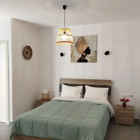 Thiseas * Naxos City